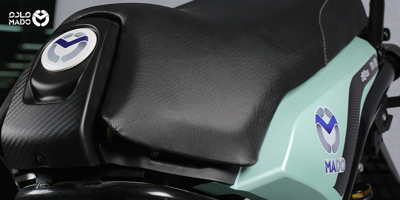 باتری با پوشش سیلیکونی موتور برقی در باران